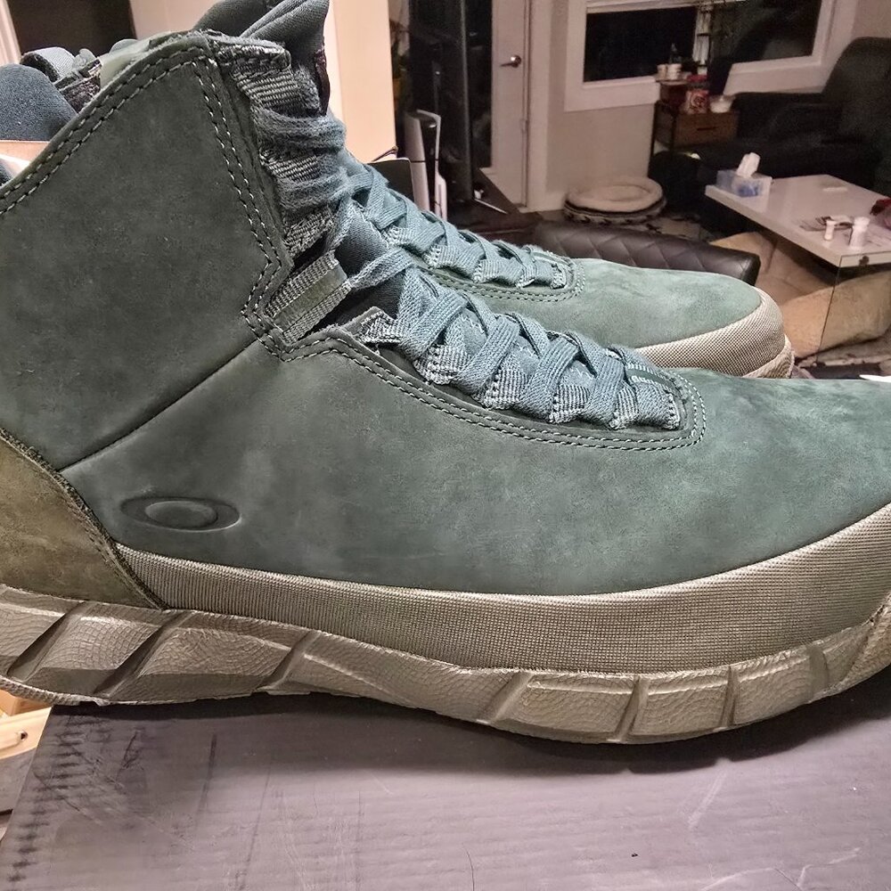 MENS OAKLEY COYOTE MID ZIP BOOT Dark Green FOF100348 9M6 Men's Size 10 NEW